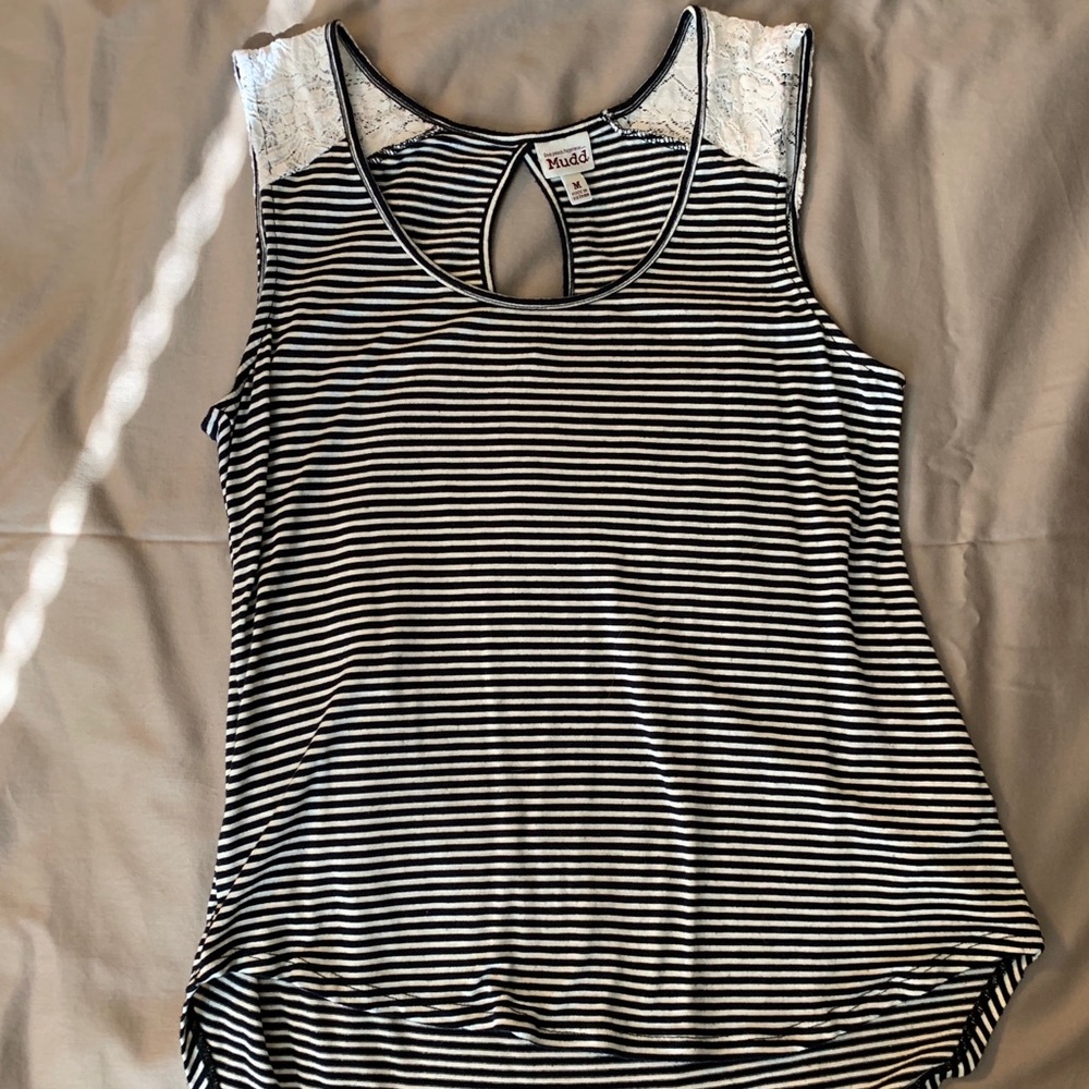 Sleeveless shirt